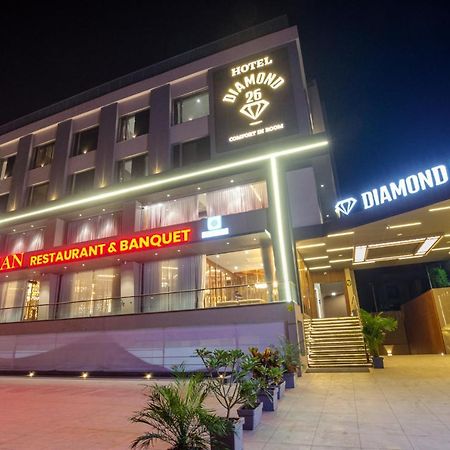 Hotel Diamond 26 Surate Exterior foto