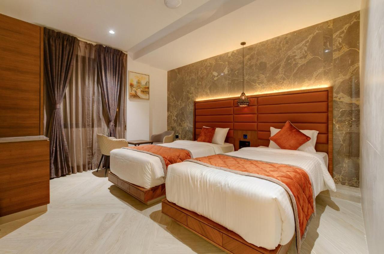 Hotel Diamond 26 Surate Exterior foto