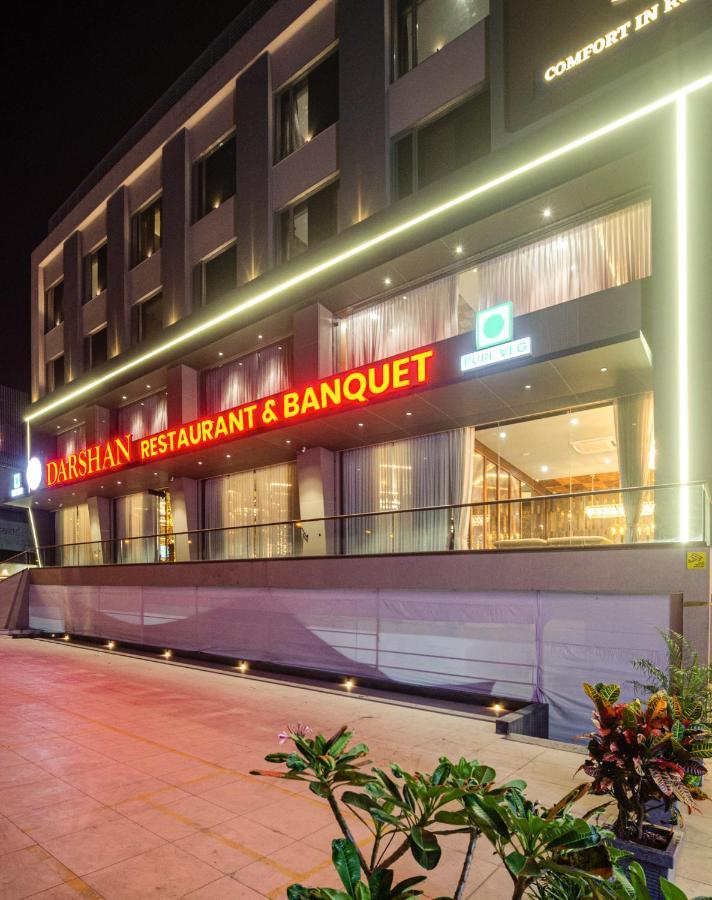 Hotel Diamond 26 Surate Exterior foto