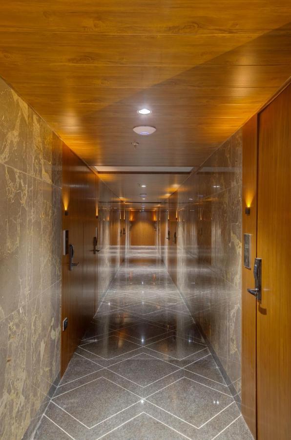Hotel Diamond 26 Surate Exterior foto