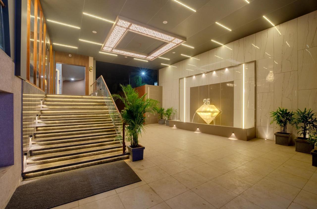Hotel Diamond 26 Surate Exterior foto