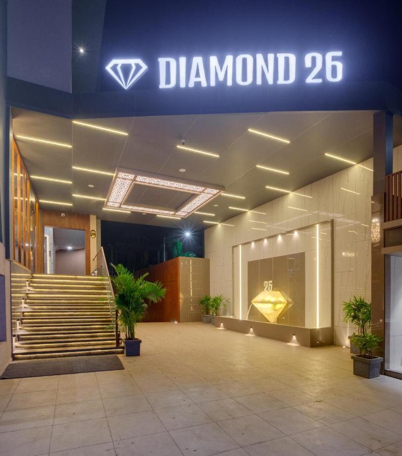 Hotel Diamond 26 Surate Exterior foto